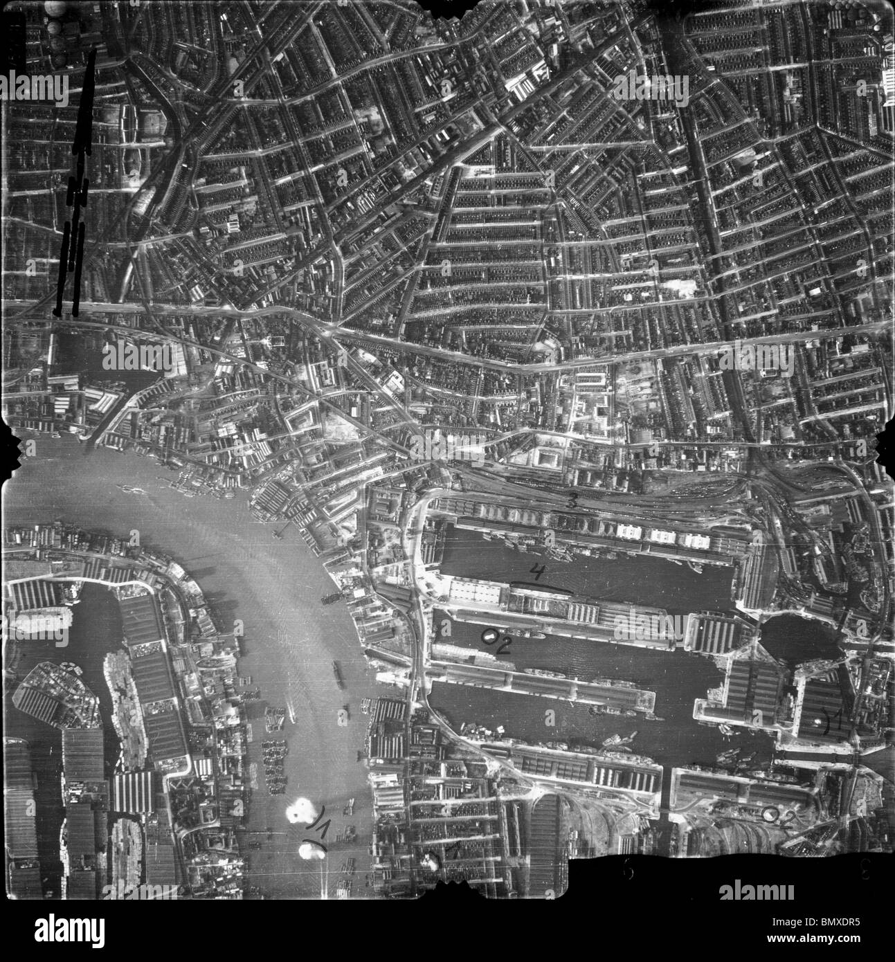 London Blitz docks londinesi bombardamento Foto Stock