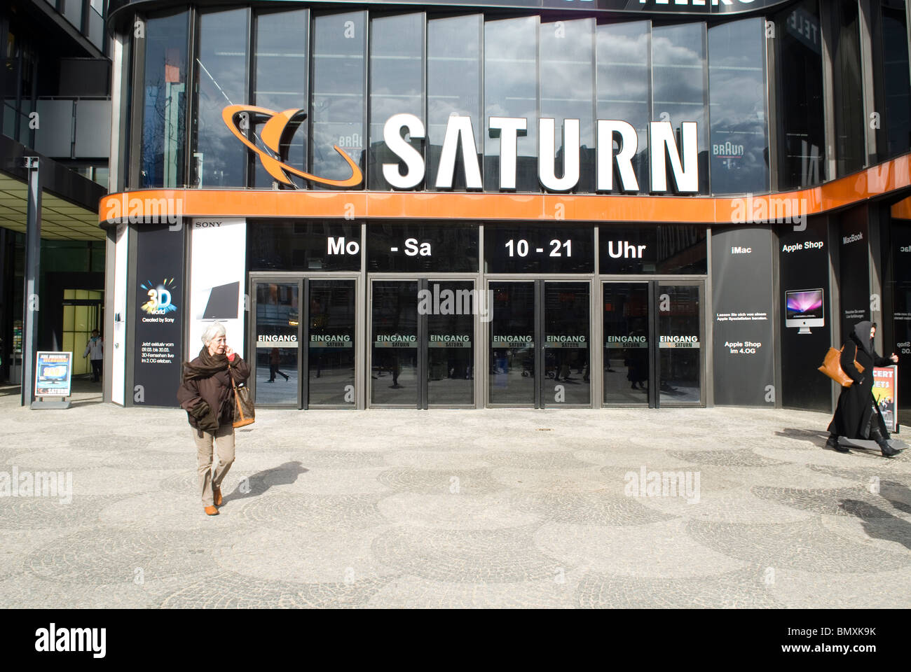 Saturno negozio di elettronica in Europa center Berlino Germania Foto Stock