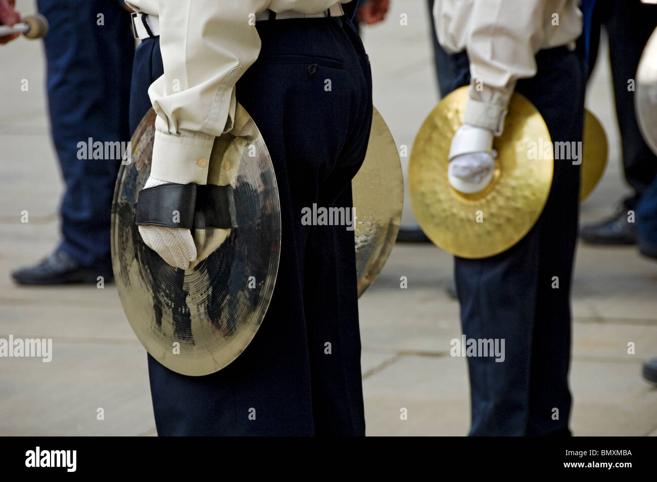 Primo piano dei giocatori di cembali nella band Scout Scouts Attenzione York North Yorkshire Inghilterra UK Regno Unito GB Gran Bretagna Foto Stock