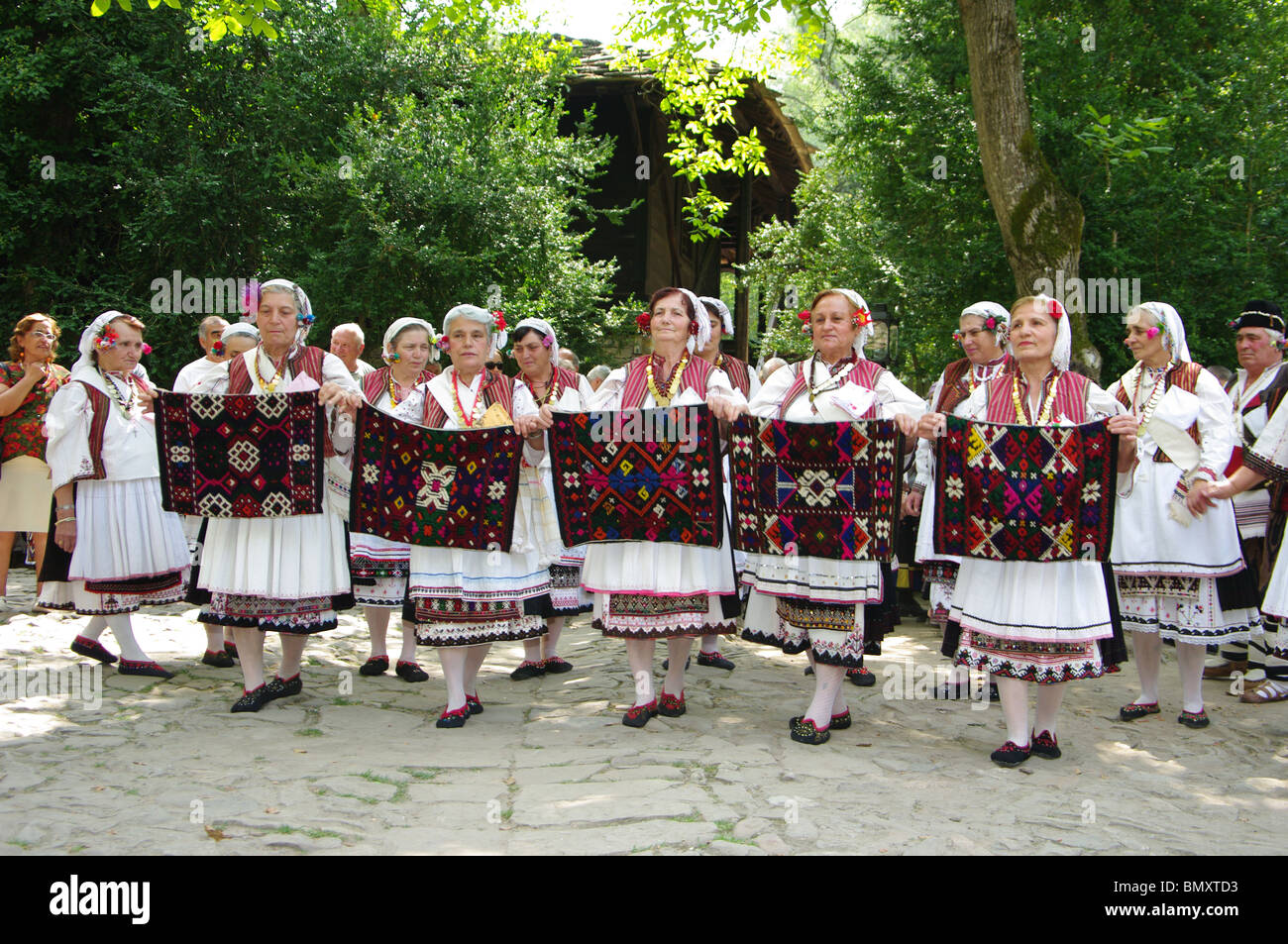 Ballo di nozze kopanari etnia provenienti dalla Bulgaria. Foto Stock