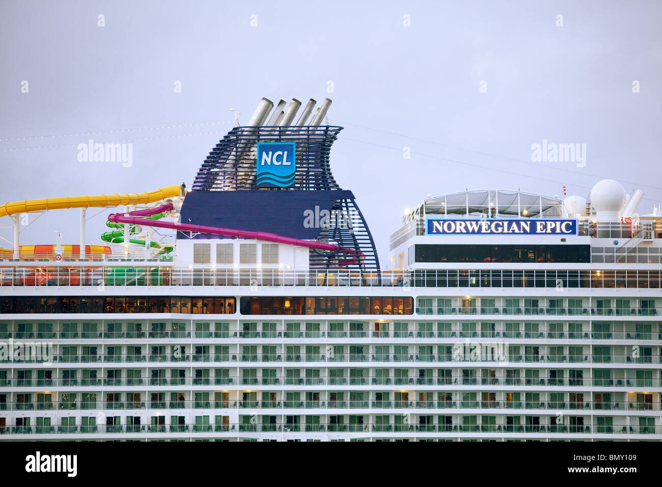 Top ponti della Norwegian Cruise Line (NCL) nave da crociera Norwegian Epic Foto Stock