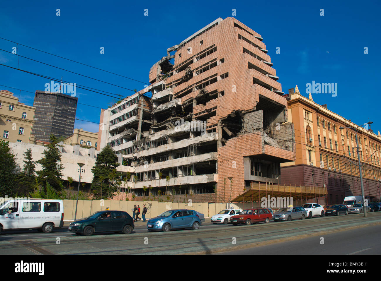 Edifici governativi hanno bombardato dalla Nato nel 1999 e lasciata intatta central Belgrade Serbia Europa Foto Stock