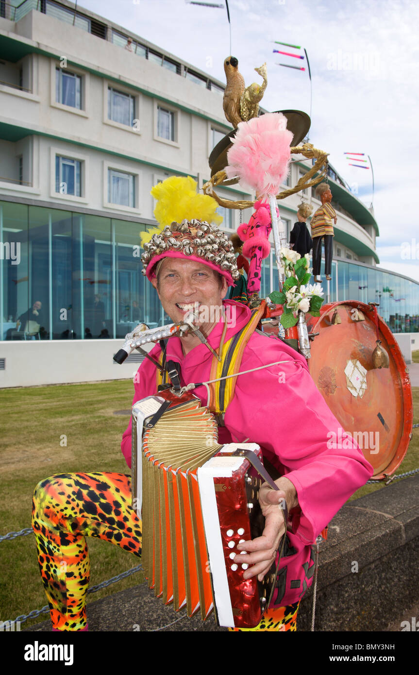 One man band giocando a Morecambe, Lancashire Foto Stock