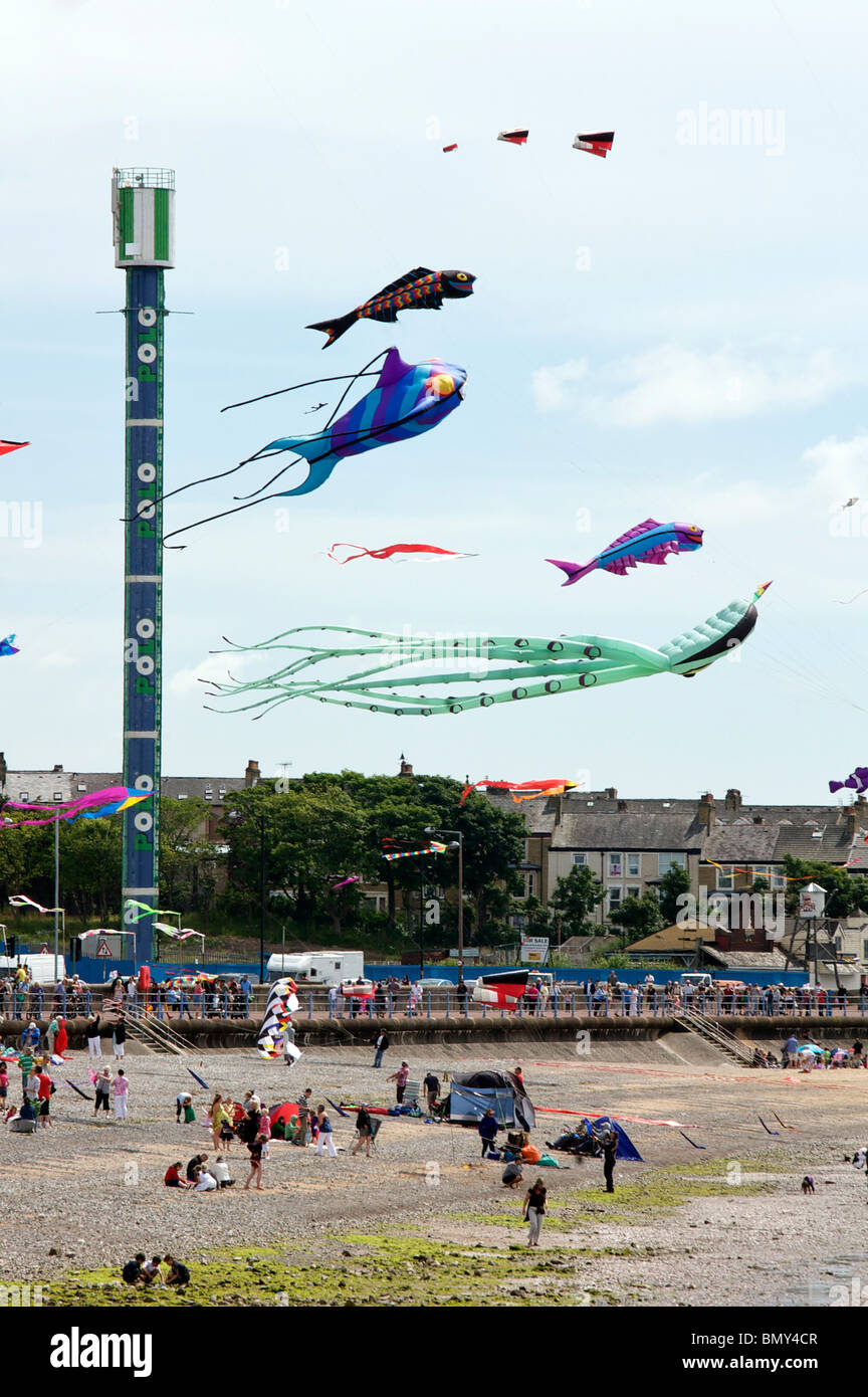 Catturare il vento il kite festival Morecambe Foto Stock