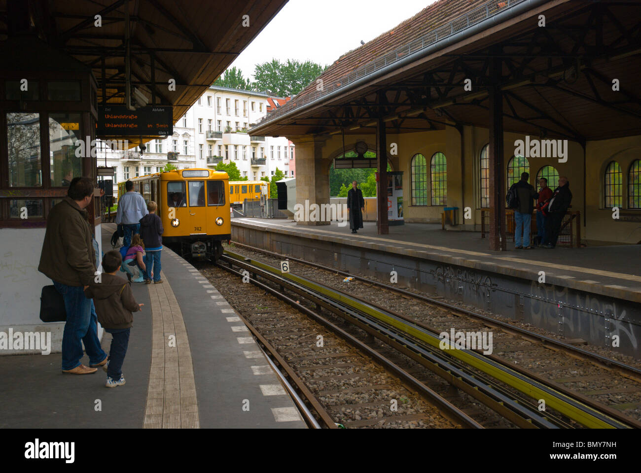 Schlesisches Tor U-bahn linea 1 stazione kreuzberg Berlino ovest Germania Europa Foto Stock