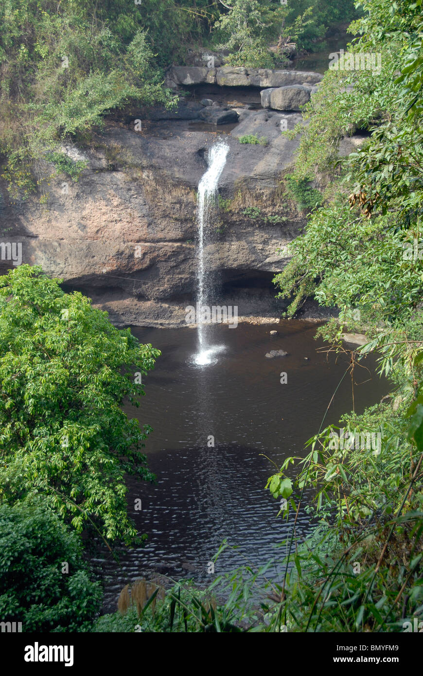 Haew Suwat cascata nel Parco Nazionale di Khao Yai presenti nel film La spiaggia, Thailandia Foto Stock