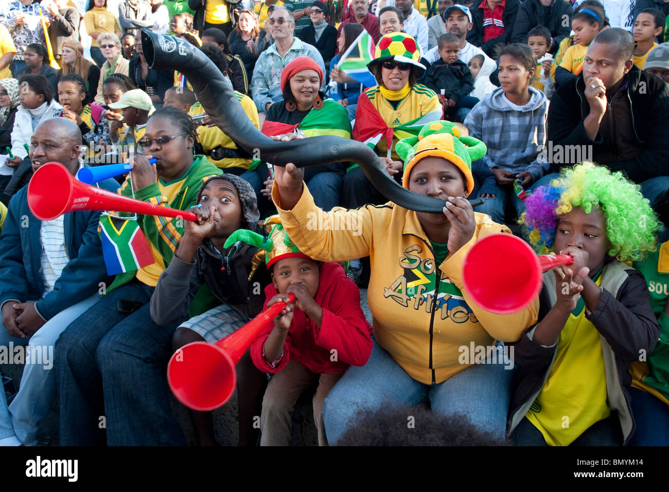 Visualizzazione pubblico della Coppa del Mondo FIFA 2010 a V&A Waterfront a Città del Capo in Sud Africa Foto Stock