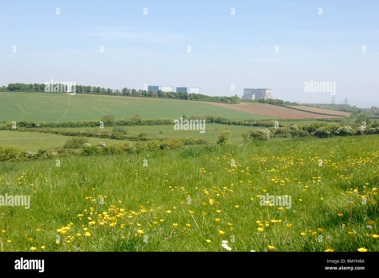 Sito della proposta di centrale nucleare di Hinkley Point A Somerset con le vecchie centrali in background Foto Stock