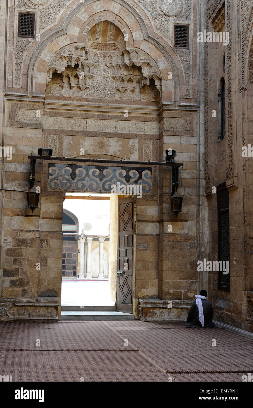 Al di fuori della moschea Al-Azhar , il Cairo islamica , Egitto Foto Stock
