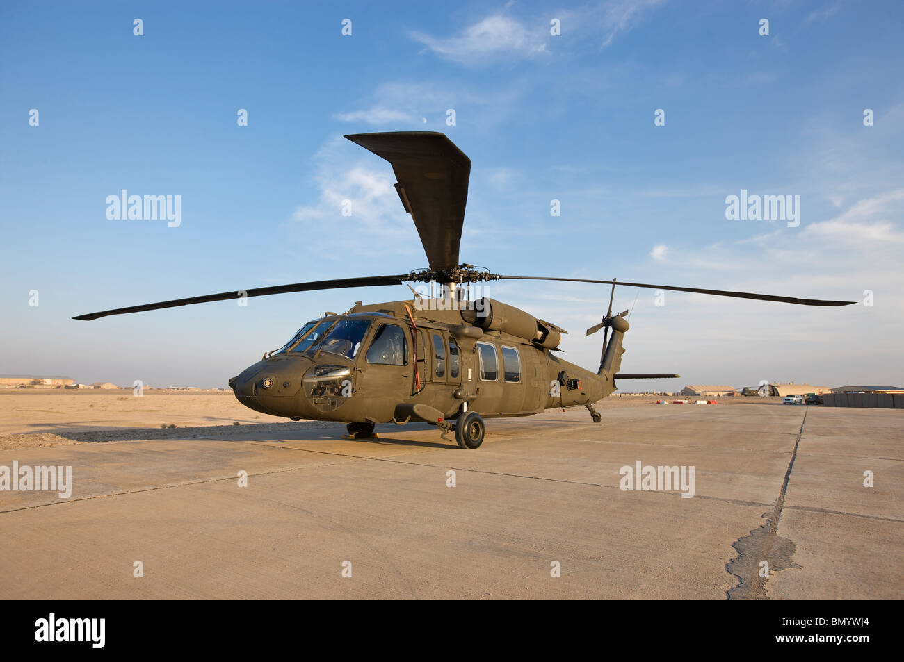 Un UH-60 Black Hawk elicottero sul tampone di manutenzione presso il Camp Speicher, Iraq. Foto Stock