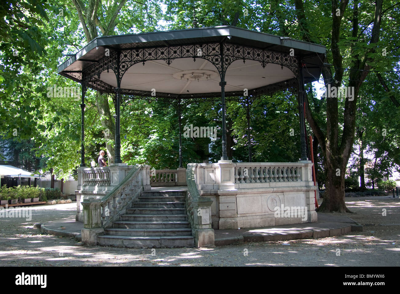 Barocco fasi bandstand alberi balaustra tettoia Foto Stock