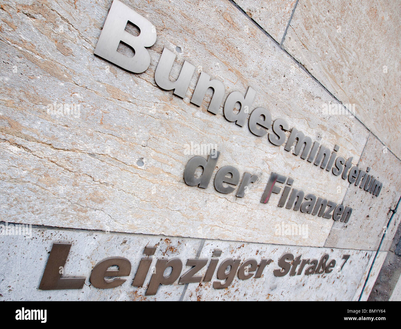 Targhetta del nome di Tedesco il ministero delle Finanze il Bundesministerium der Finanzen a Berlino Germania Foto Stock