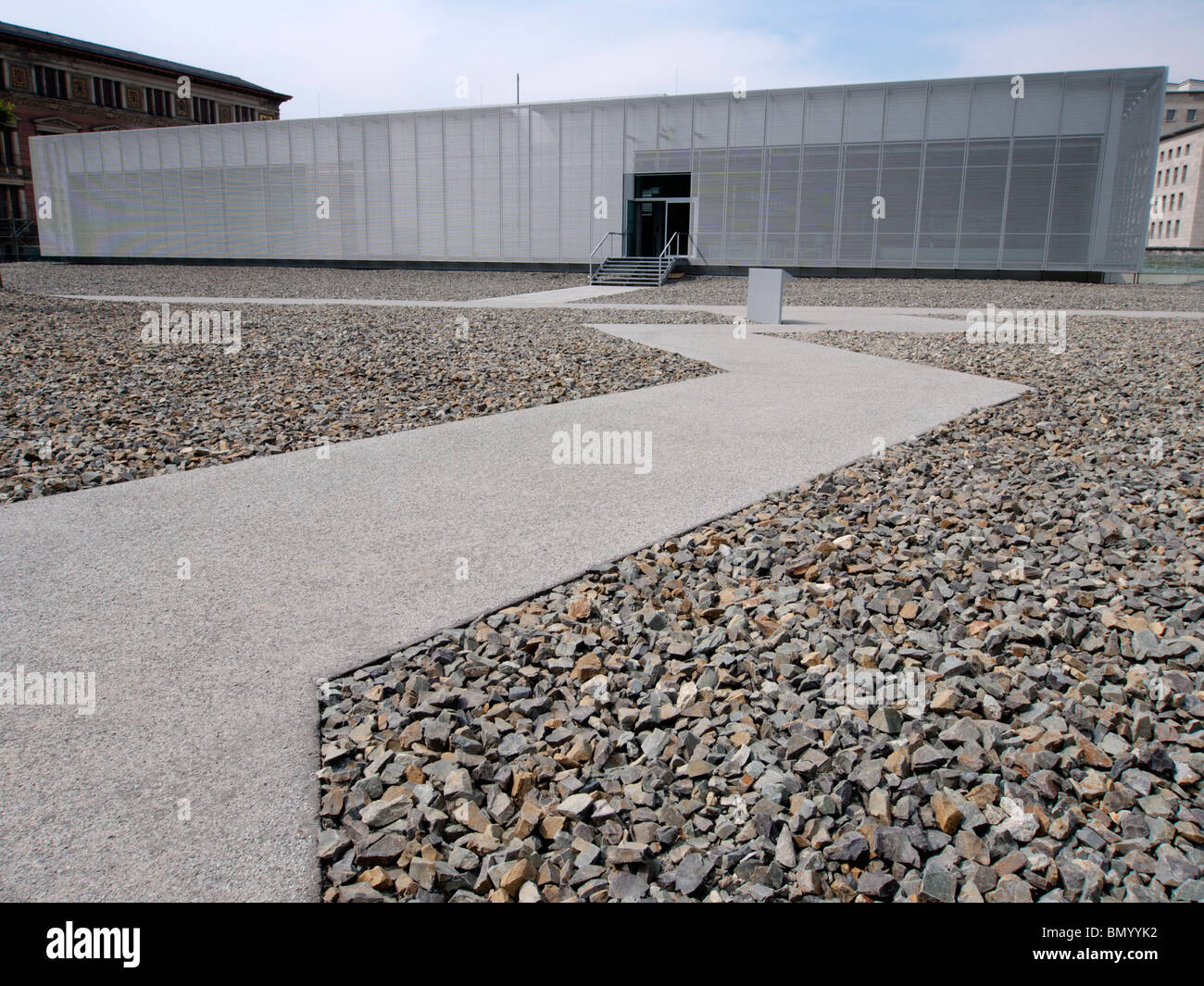Vista del nuovo centro visitatori a Topographie des terrori o della topografia del terrore la ex sede della Gestapo a Berlino Foto Stock