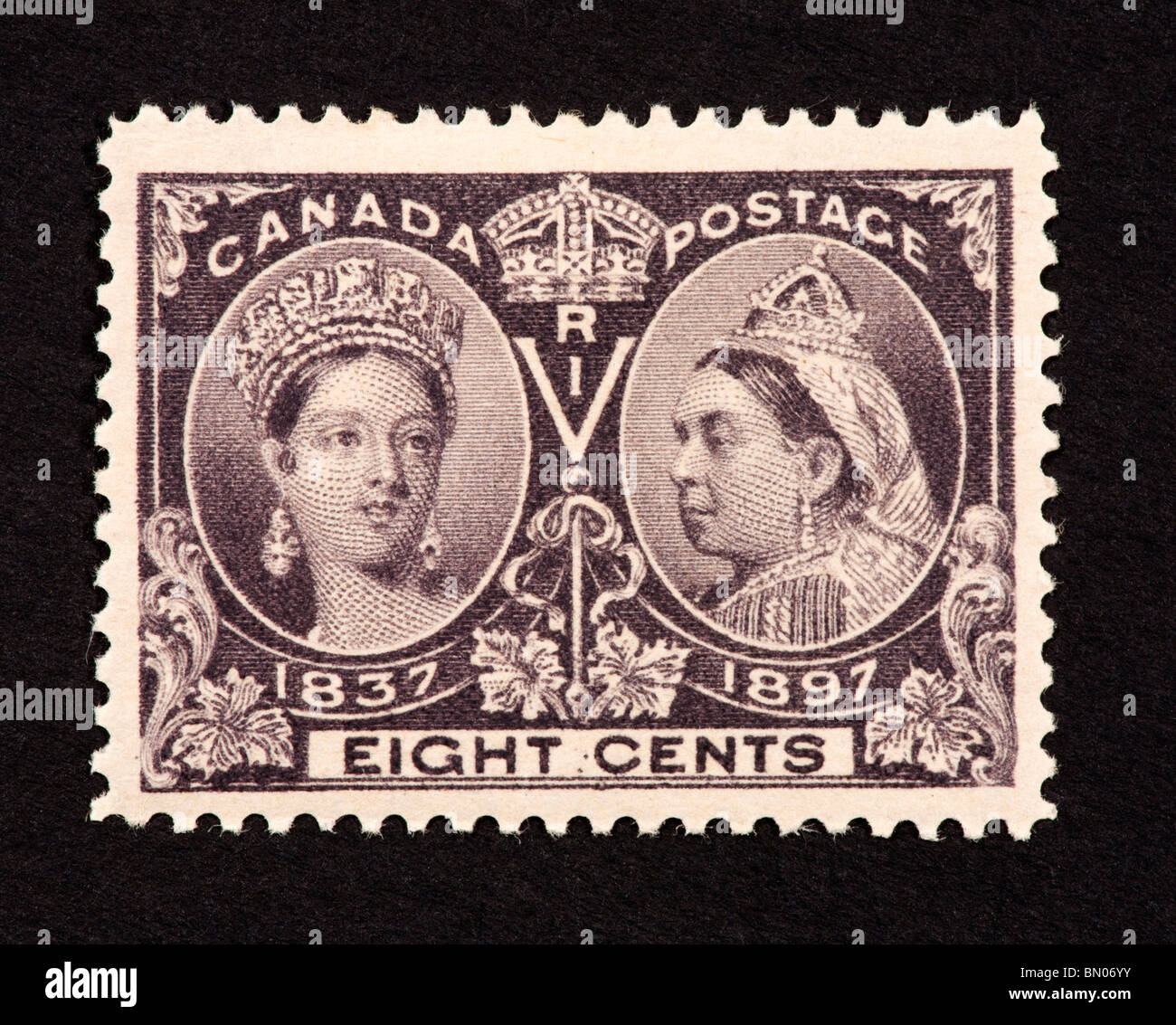 Francobollo dal Canada raffigurante una giovane e vecchio Queen Victoria. Foto Stock