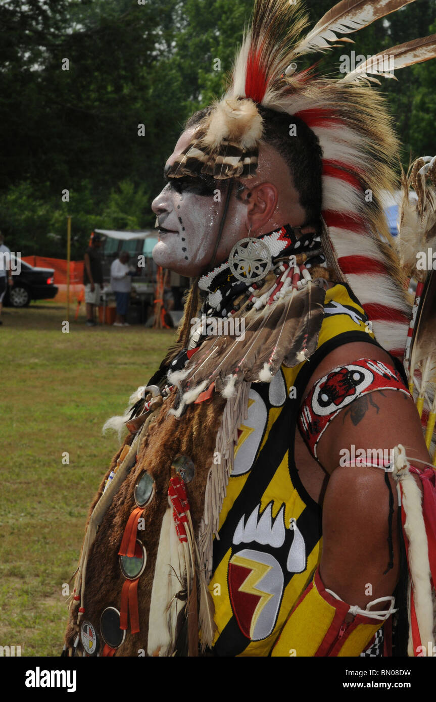 Un nativo americano dalla tribù Cherokee a Pow Wow in Waldorf, Maryland Foto Stock