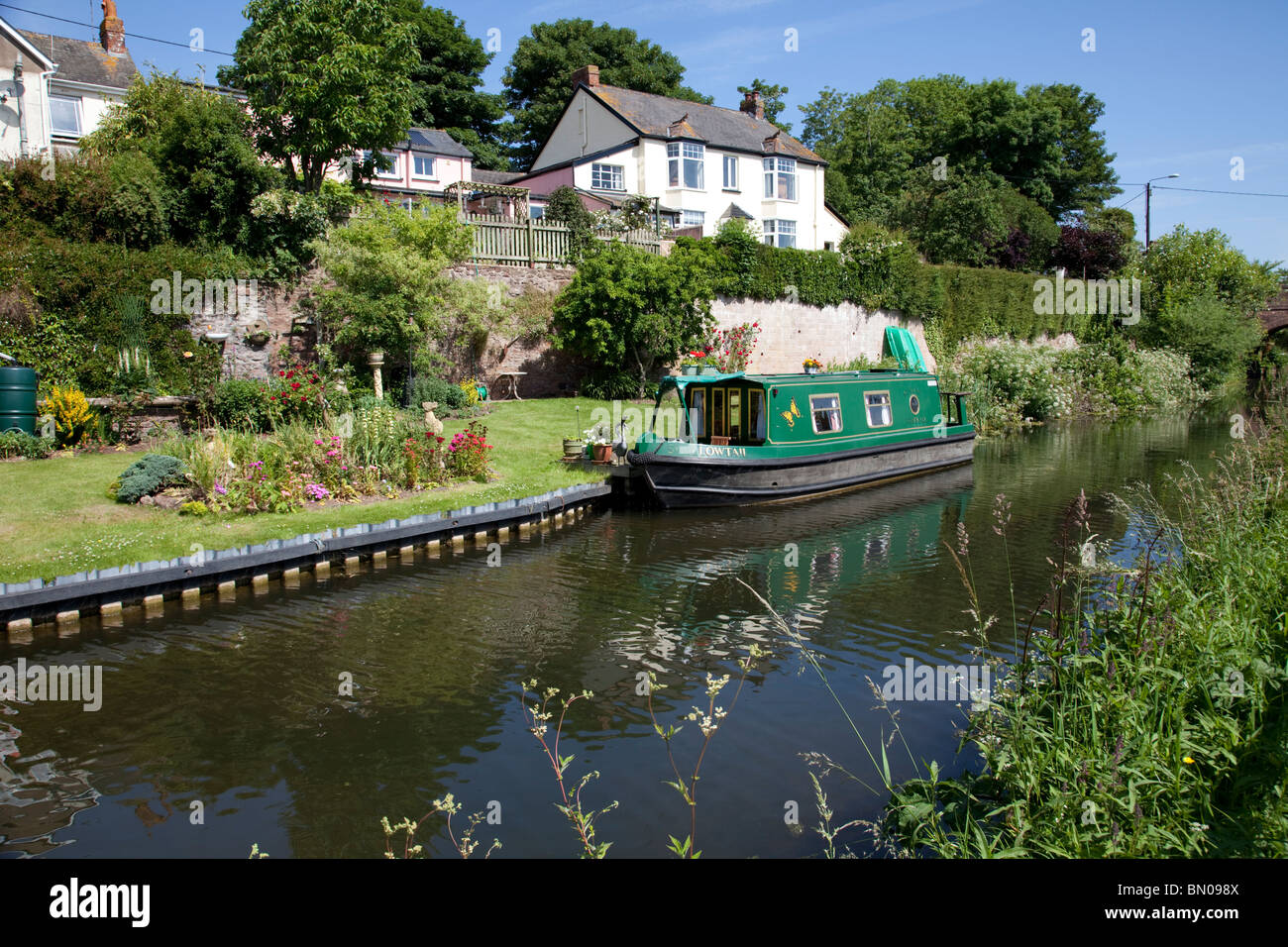 Canale verde chiatta ormeggiata su Grand Western Union Canal vicino a Taunton Somerset REGNO UNITO Foto Stock