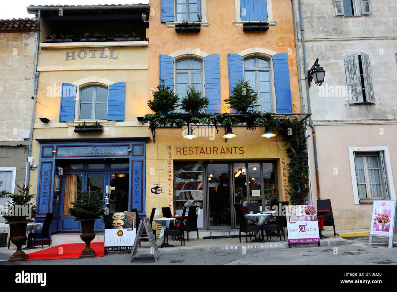 Francia, Provenza, Arles, ristorante nel centro storico della città Foto Stock