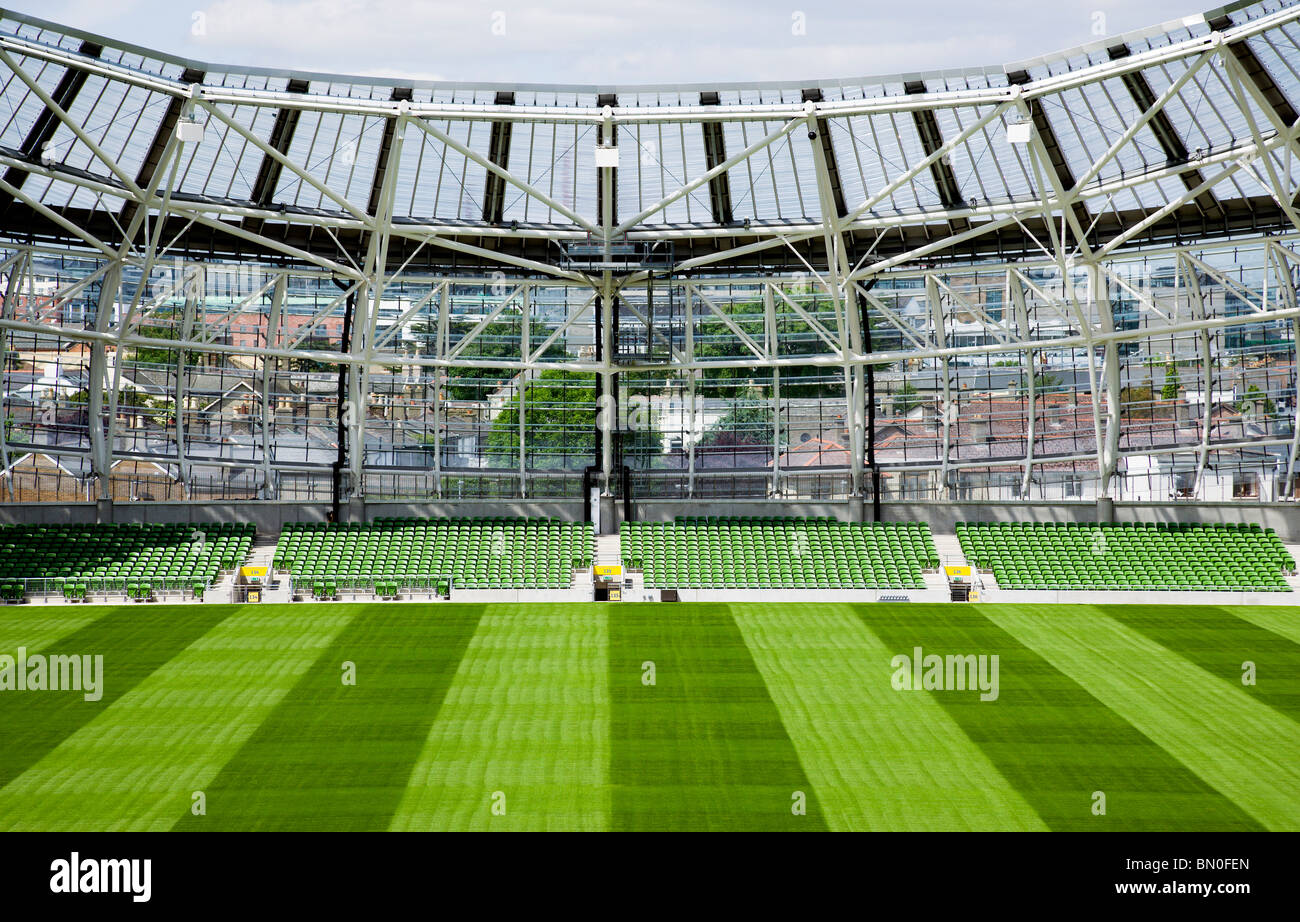 L'Irlanda, nella contea di Dublino, Dublino, Ballsbridge, Lansdowne Road, Aviva 50000 capacità tutti i posti allo stadio di calcio. Foto Stock