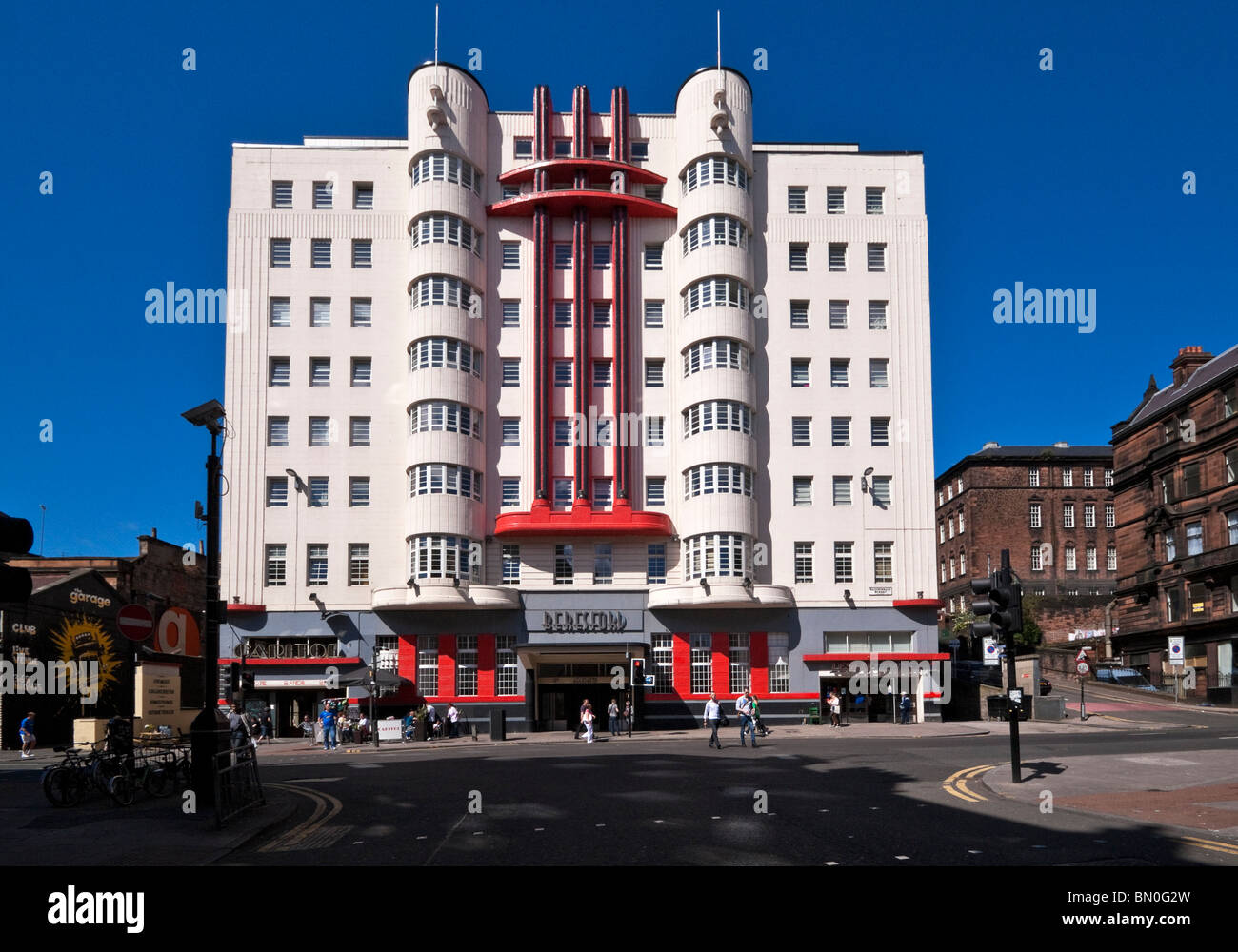 Questo caratteristico edificio art deco in Sauchiehall Street Glasgow ospita ora Beresford Apartments Foto Stock
