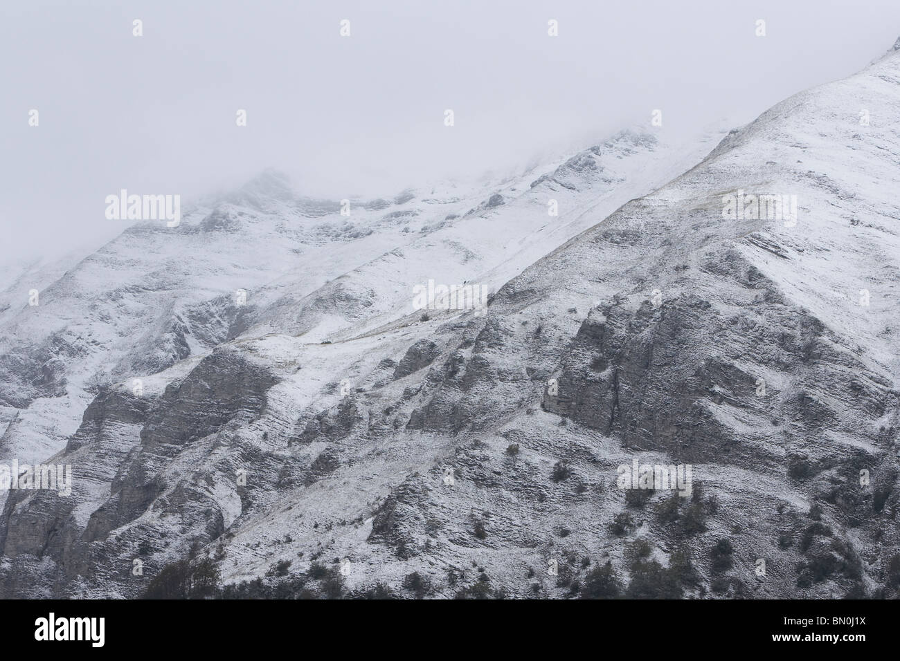 Vista della montagna con la neve in gola infernaccio Italia Foto Stock