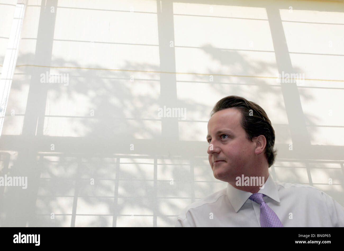 Il pm David Cameron a scuola coplands brent regno unito Foto Stock