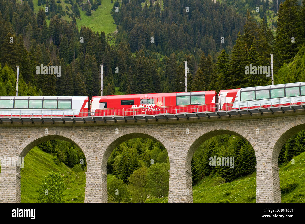 Treno Glacier Express, Canton Grigioni, Svizzera Foto Stock