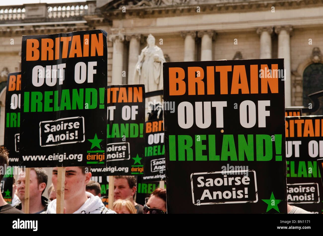 26 giugno 2010, Belfast. Eirigi, una protesta repubblicana gruppo, dimostra contro forze armate/la dominazione britannica in Irlanda del Nord Foto Stock
