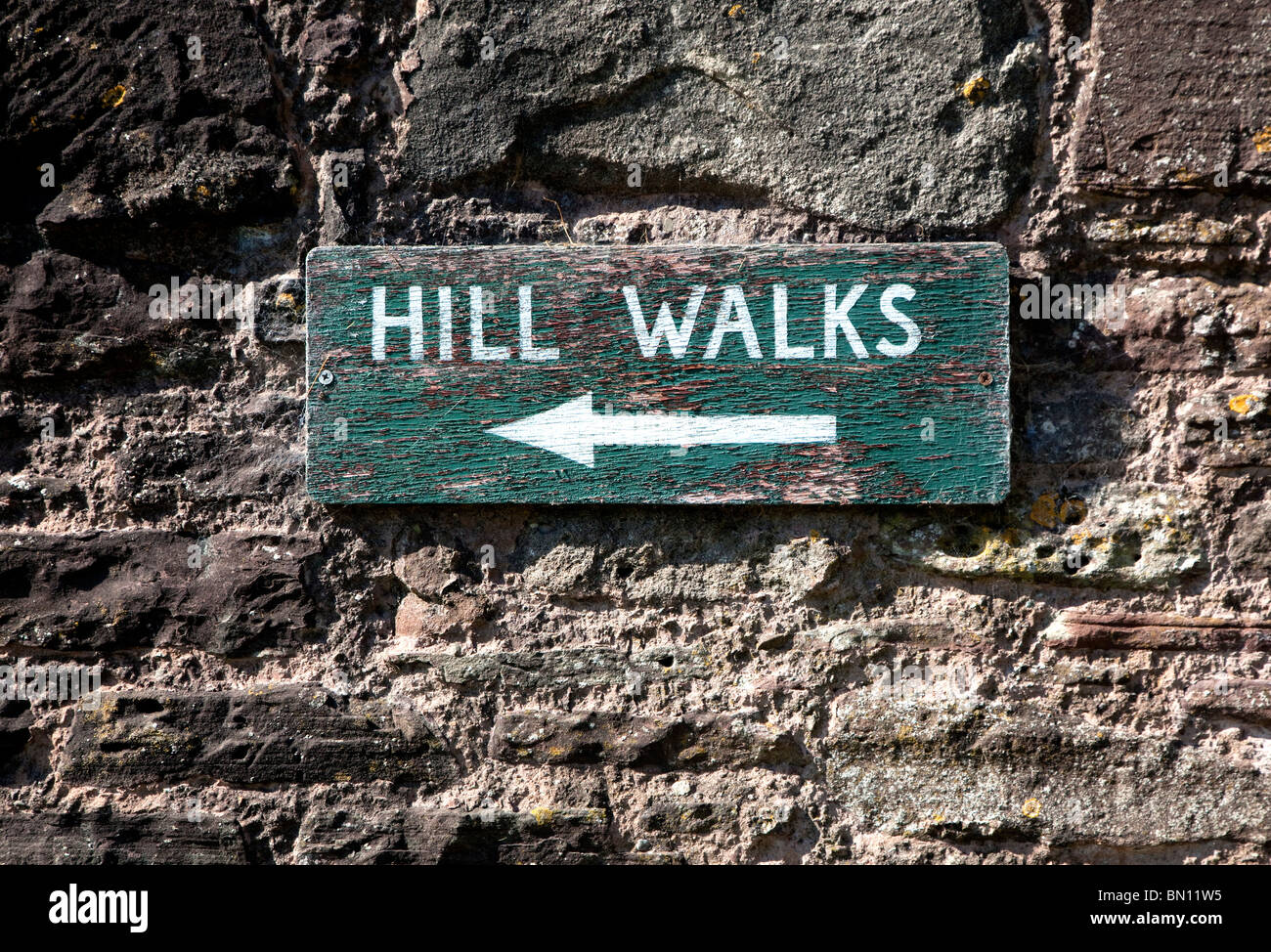 Segno per passeggiate in collina, Llantony, Gwent Foto Stock