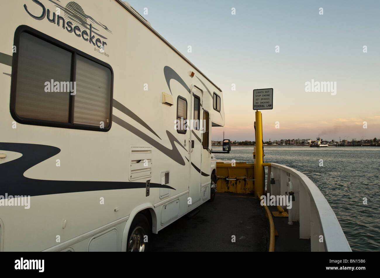 Texas, Port Aransas camper camper su traghetto per Port Aransas. Foto Stock