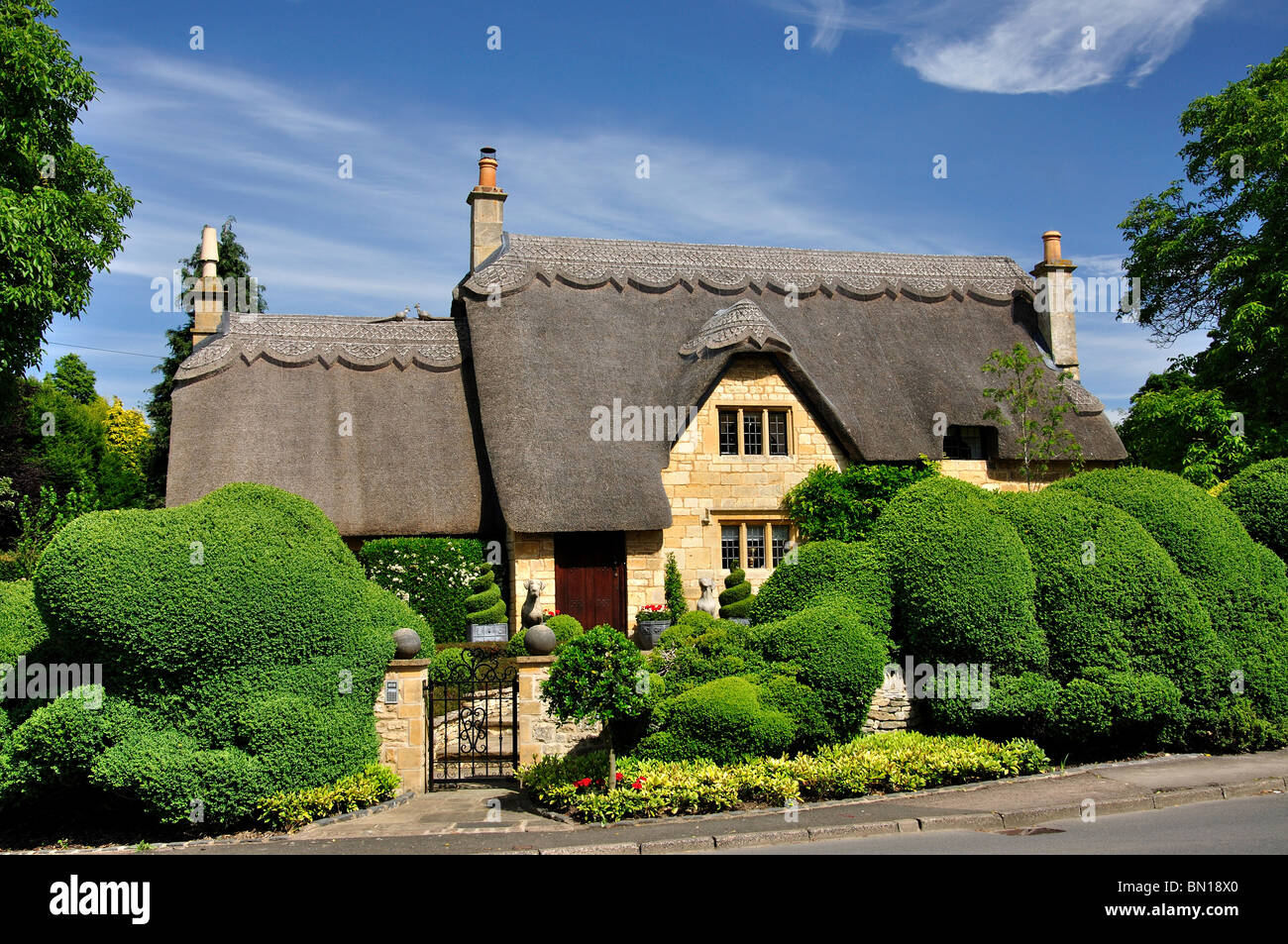 Cottage con il tetto di paglia, Chipping Campden, Cotswolds, Gloucestershire, England, Regno Unito Foto Stock