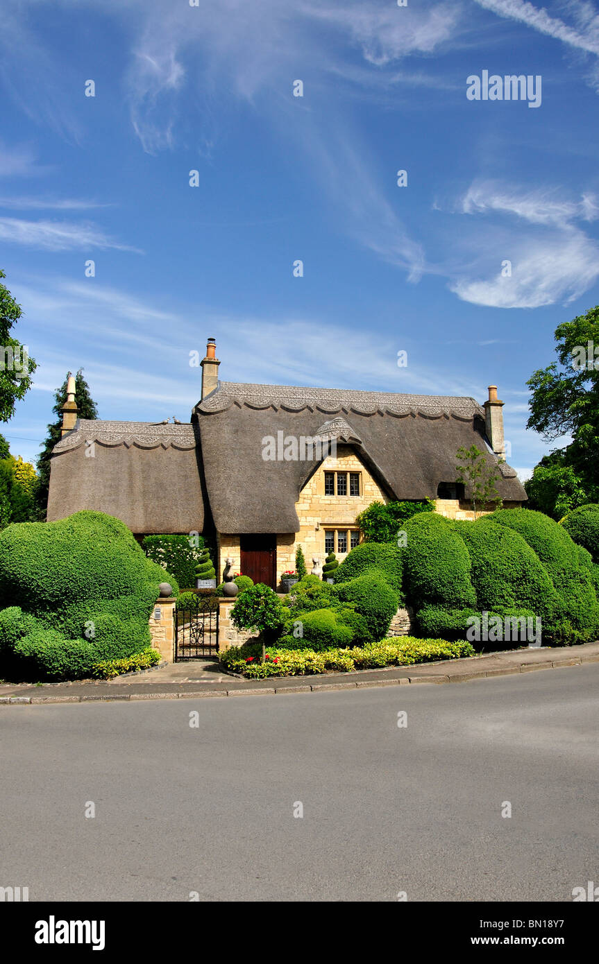 Cottage con il tetto di paglia, Chipping Campden, Cotswolds, Gloucestershire, England, Regno Unito Foto Stock
