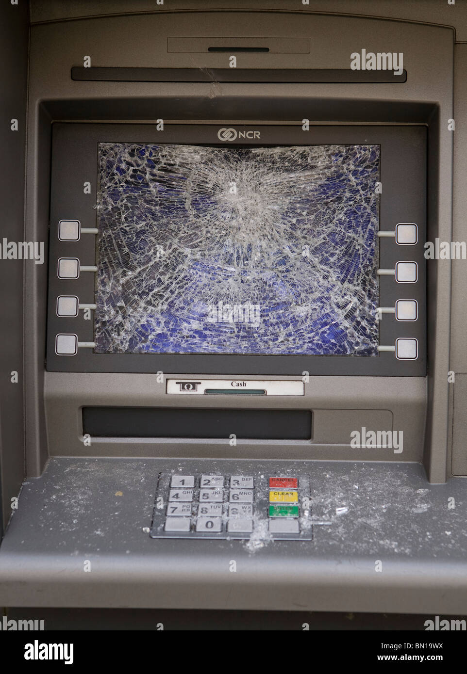 Vandalizzato bancomat a Londra Foto Stock