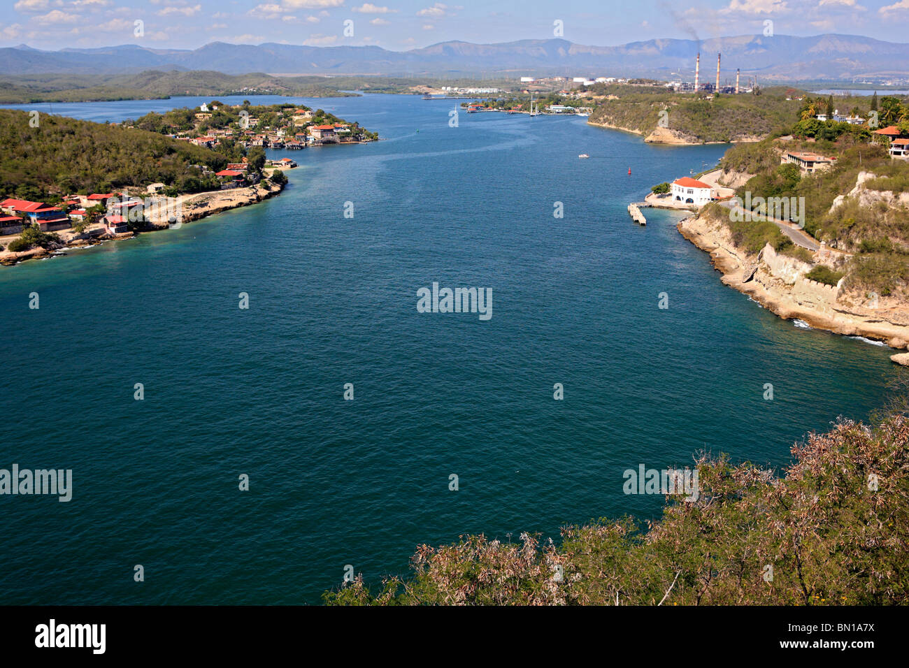 Vista dal Castillo de San Pedro de la Roca, vicino a Santiago de Cuba, Cuba Foto Stock