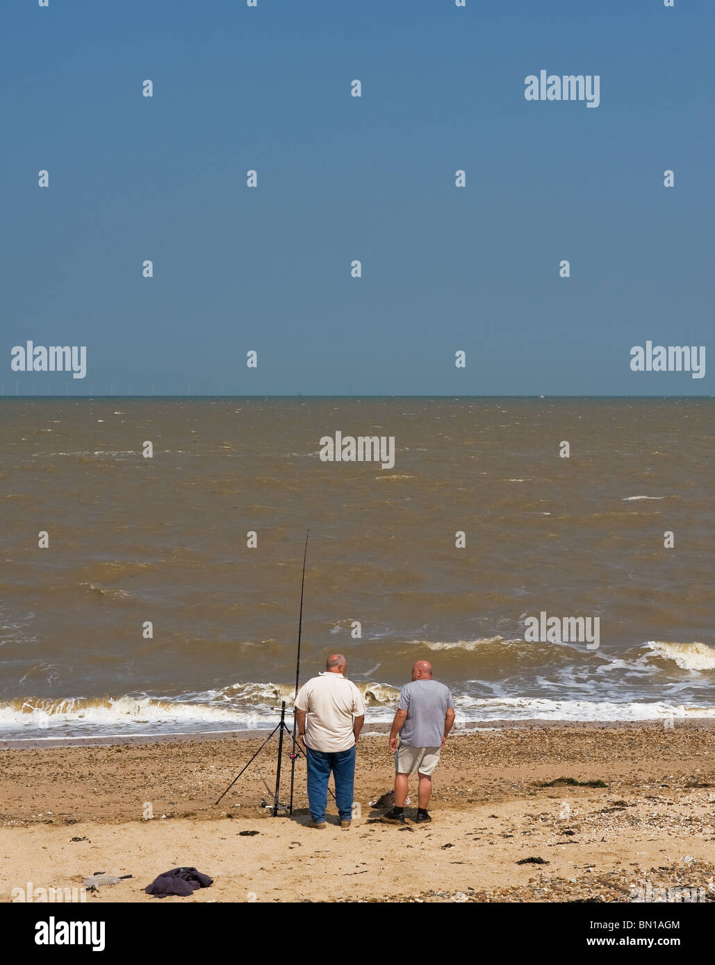 I pescatori sulla spiaggia Leysdown sull'Isle of Sheppey in Kent. Foto di Gordon Scammell Foto Stock