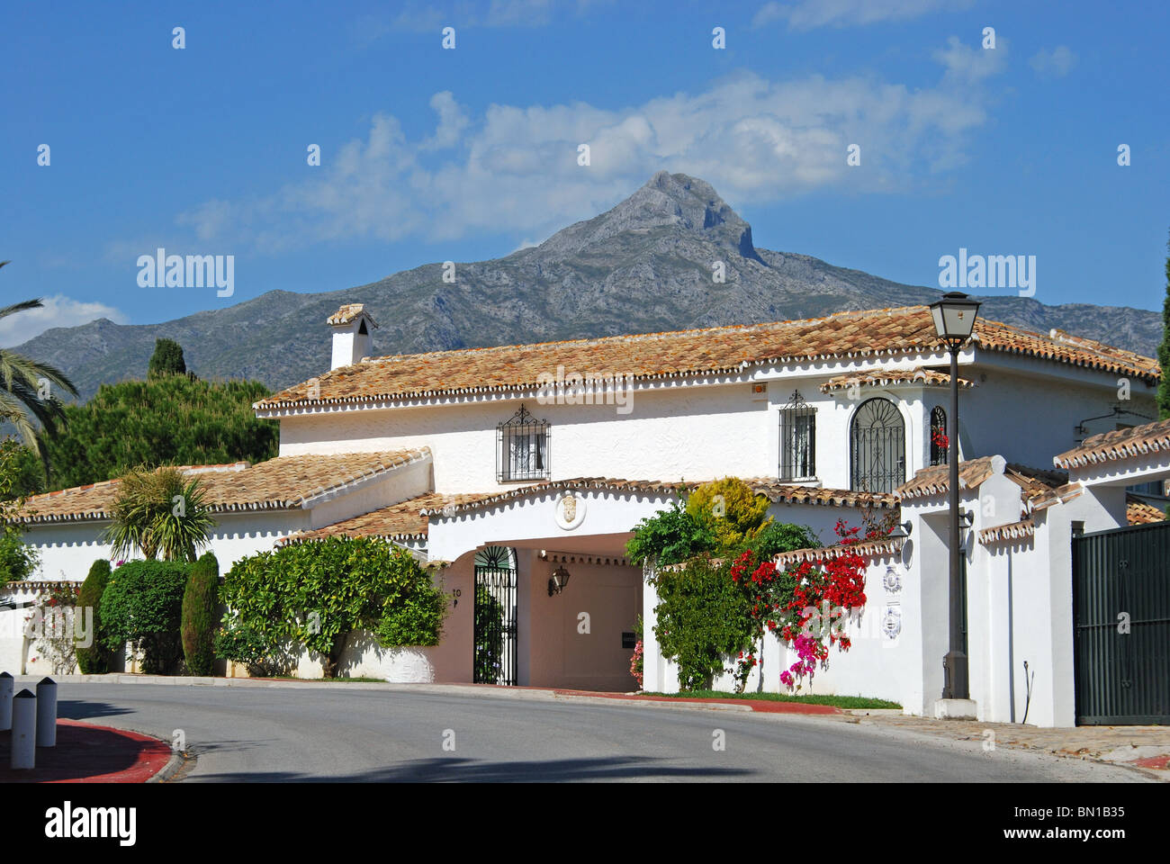 Di stile Spagnolo, Villa Nueva Andalucia Marbella, Costa del Sol, provincia di Malaga, Andalusia, Spagna, Europa occidentale. Foto Stock