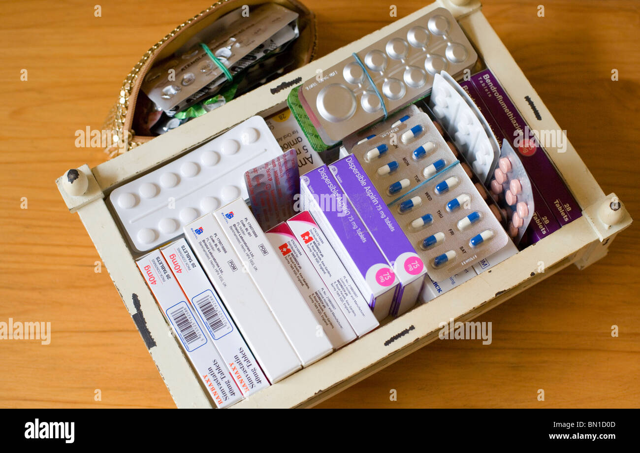 Cardiaco del paziente massa di alimentazione di NHS medicinali prescritti, London, England, Regno Unito, Europa Foto Stock