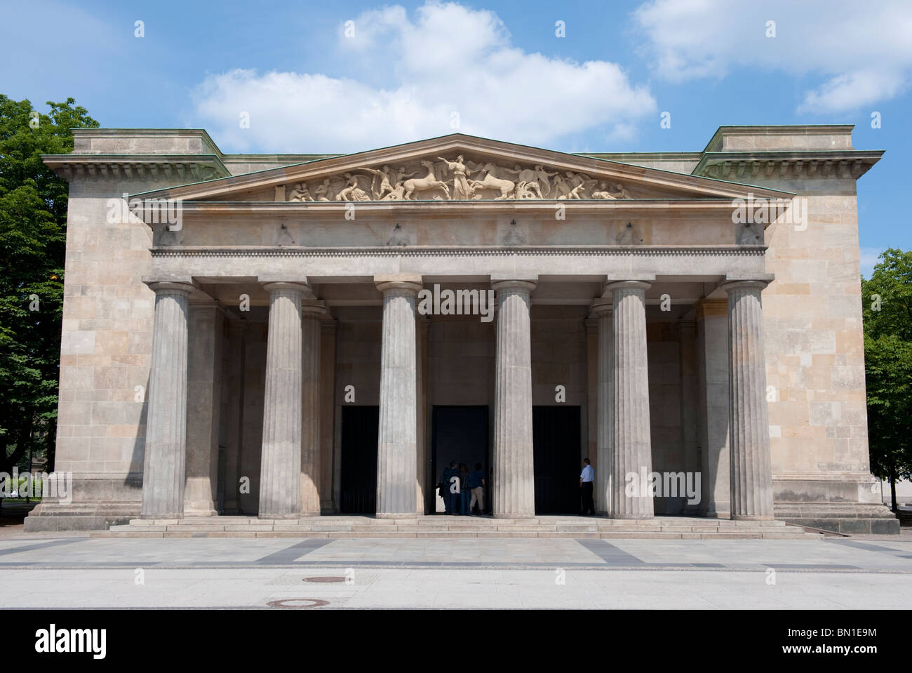 Esterno della della Neue Wache Memoriale di guerra in Mitte Berlino Germania Foto Stock