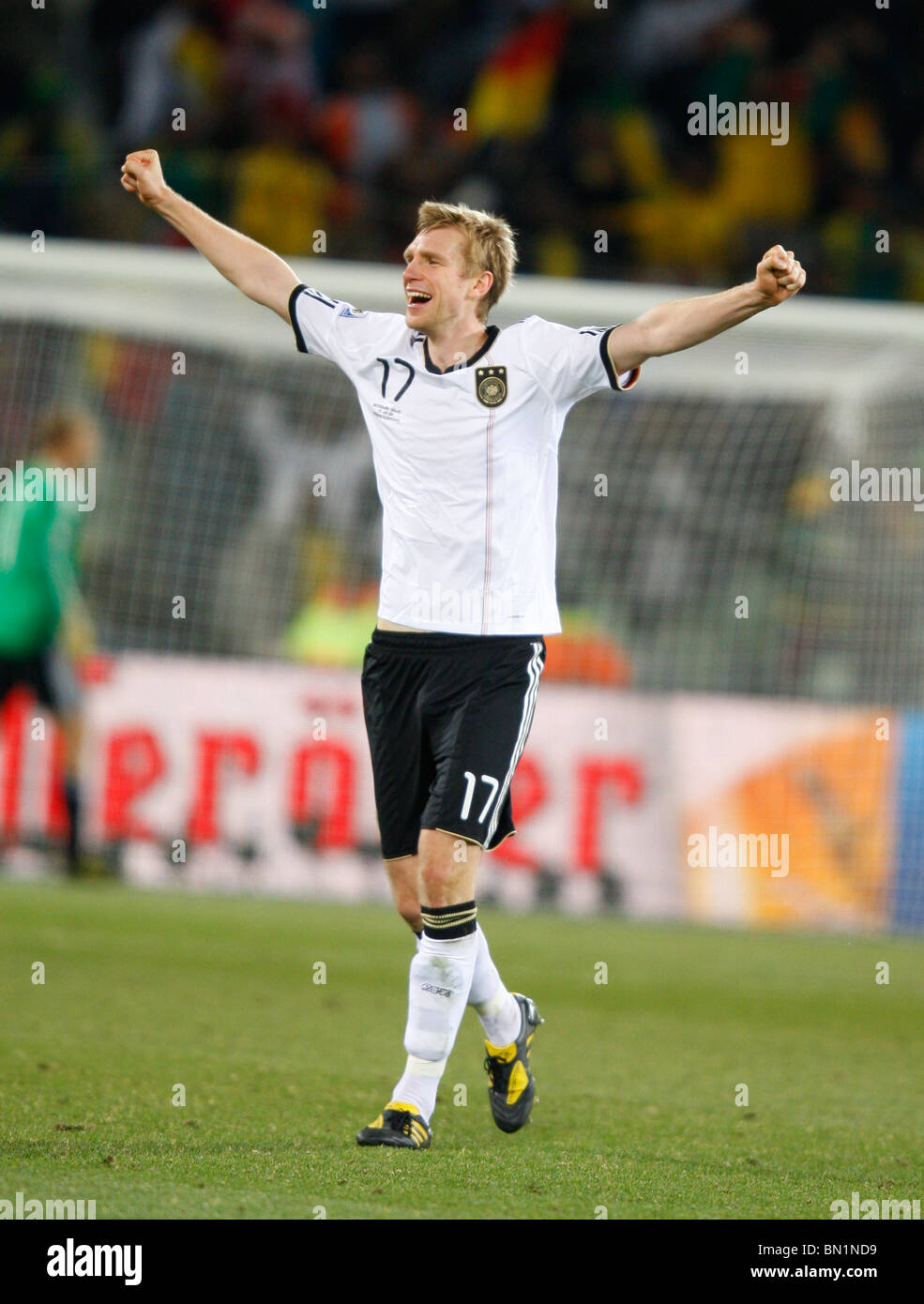 PER MERTESACKER dopo la partita Germania / Inghilterra lo Stadio Free State BLOEMFONTEIN SUDAFRICA 27 Giugno 2010 Foto Stock