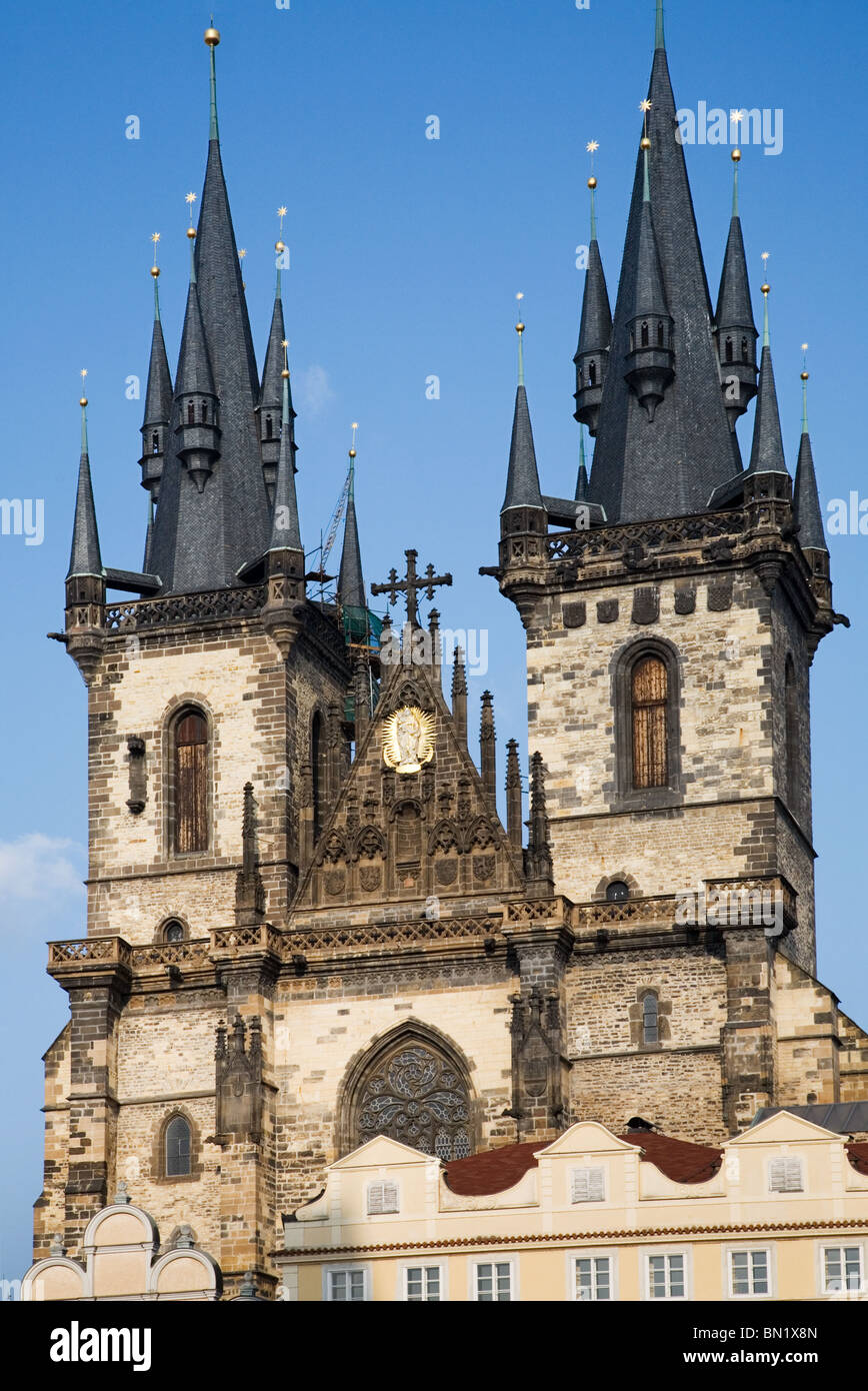 La Chiesa di Santa Maria di Týn, Piazza della Città Vecchia di Praga, Repubblica Ceca Foto Stock