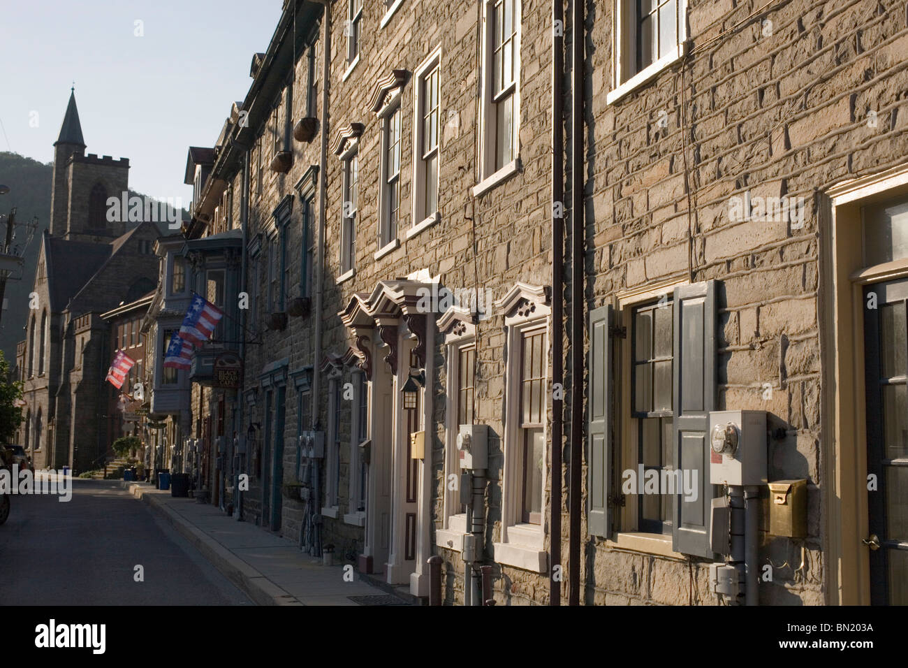 Gara Street, Jim Thorpe. Pietre antiche case a schiera nel quartiere storico Foto Stock