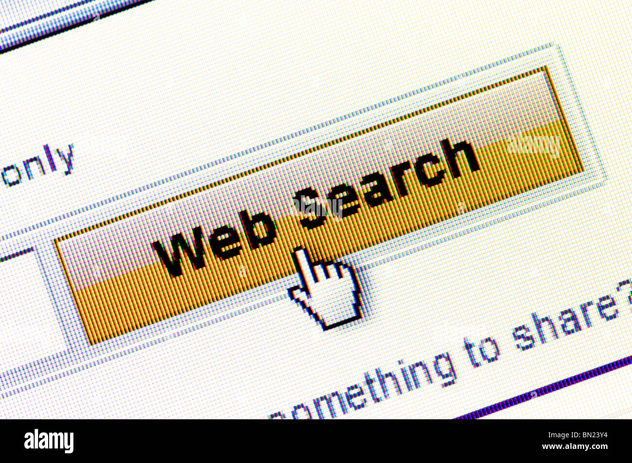 Macro screenshot del cursore a mano che passa sopra la scheda di ricerca / icona su un motore di ricerca Internet. Solo per uso editoriale. Foto Stock