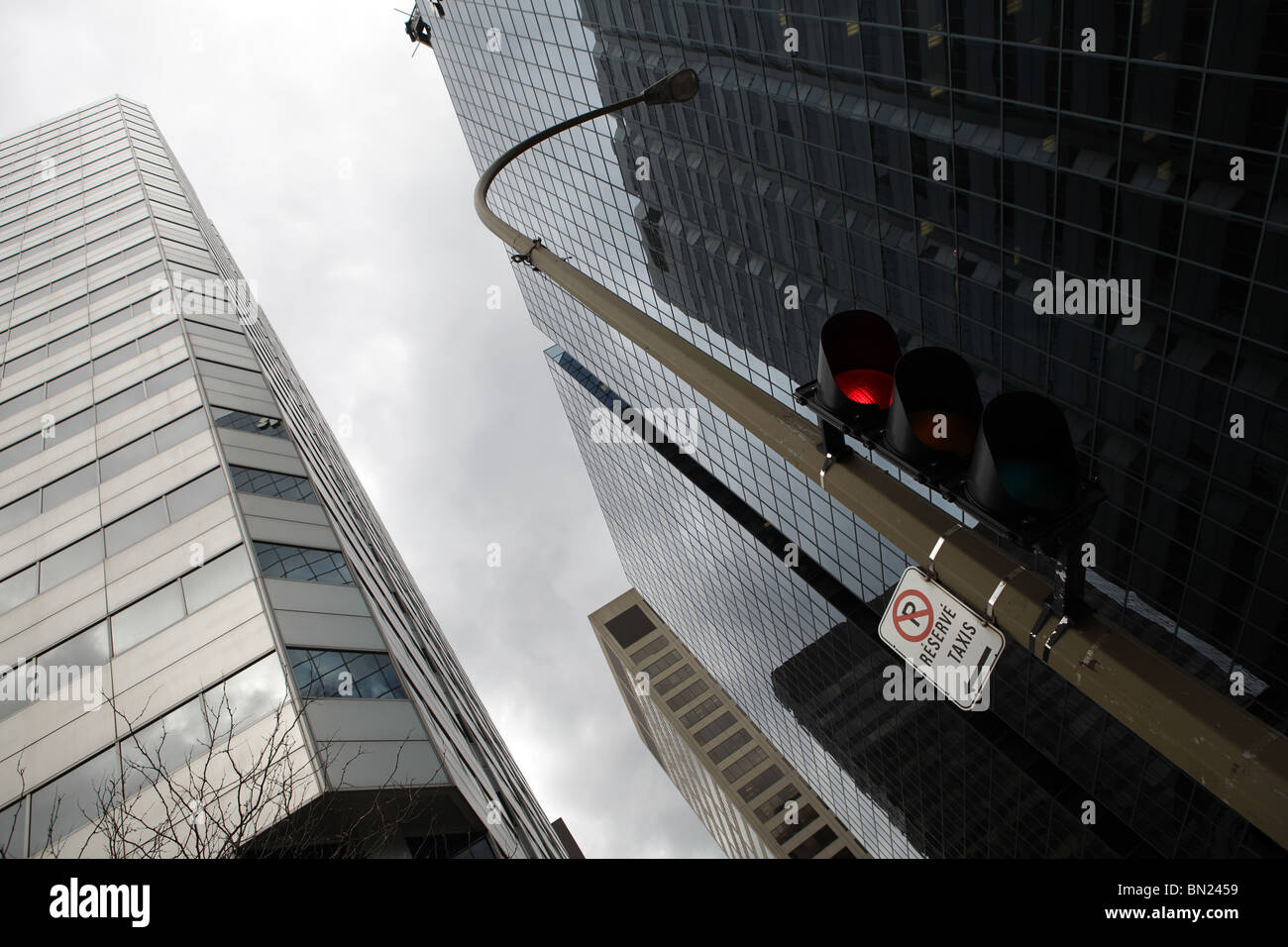 Edificio moderno intorno alla McGill College Avenue - Montreal - Québec - Canada Foto Stock