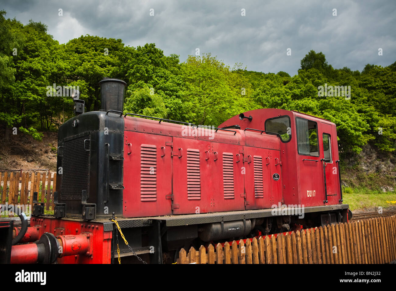 Il deviatore diesel n. D2117 a Haverthwaite stazione sul lungolago e la stazione ferroviaria Haverthwaite in Cumbria Foto Stock