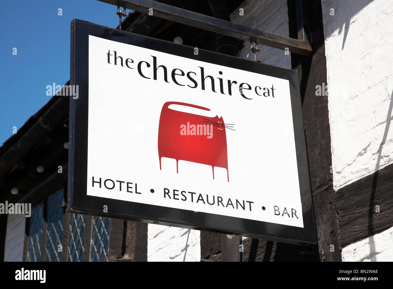 Il Cheshire cat firmare fuori del ristorante in Nantwich Regno Unito Foto Stock