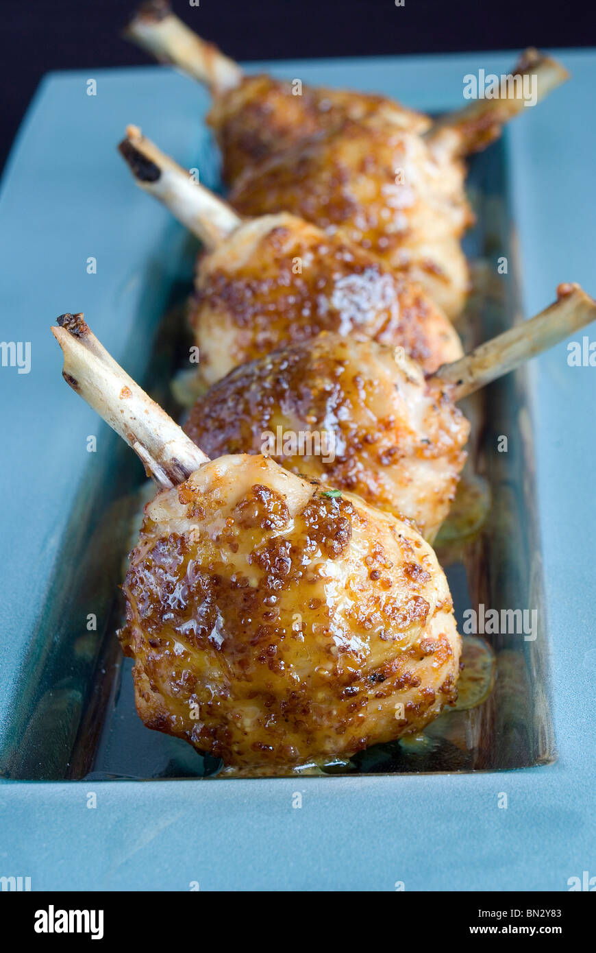 Arrosto al miele pollo Cosce di pollo disossate Foto Stock