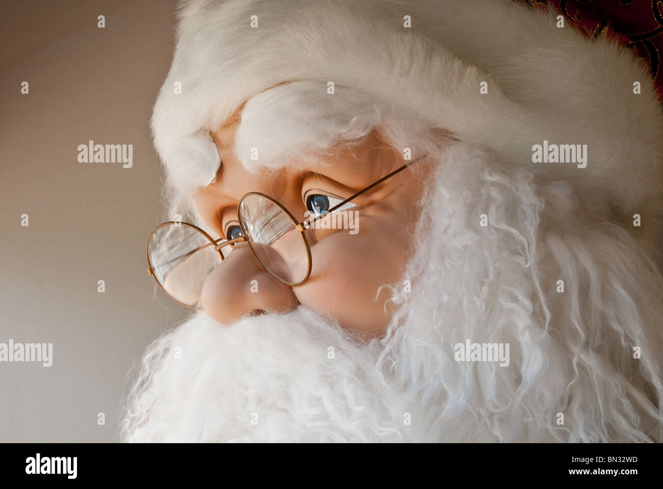 Life-size Santa Claus figura nel display del negozio, Orlando, Florida, Stati Uniti d'America Foto Stock