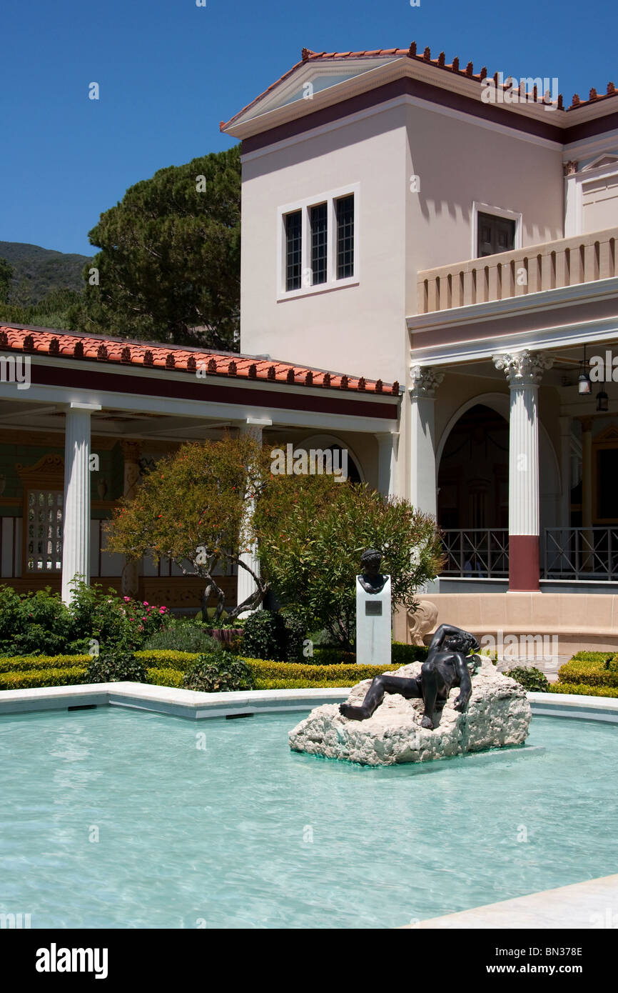 Scultura in bronzo all'interno di Getty Villa di PERISTILIO ESTERNO, Malibu Foto Stock