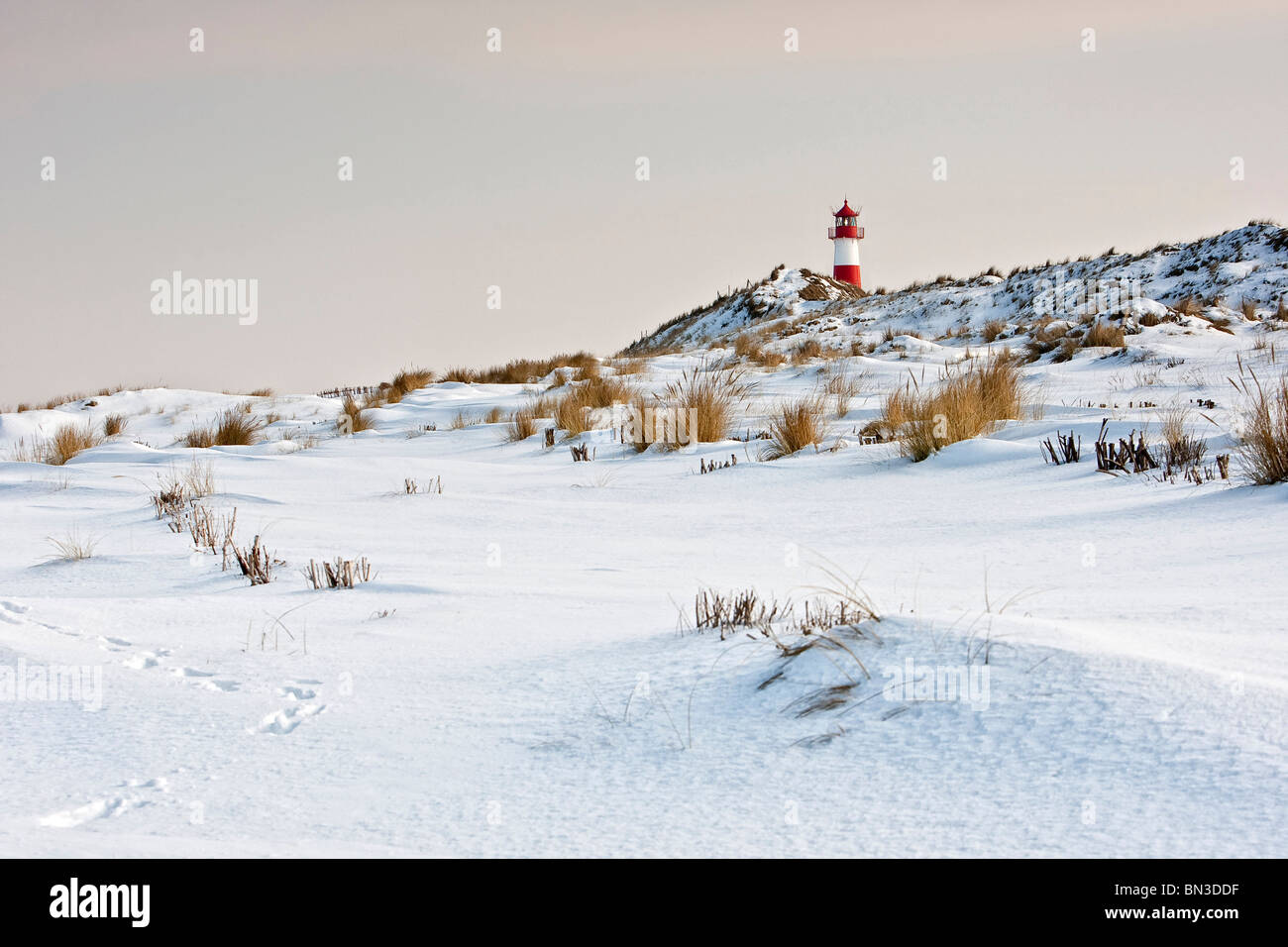 Faro e il paesaggio invernale, elenco, Sylt, Schleswig-Holstein, Germania Foto Stock