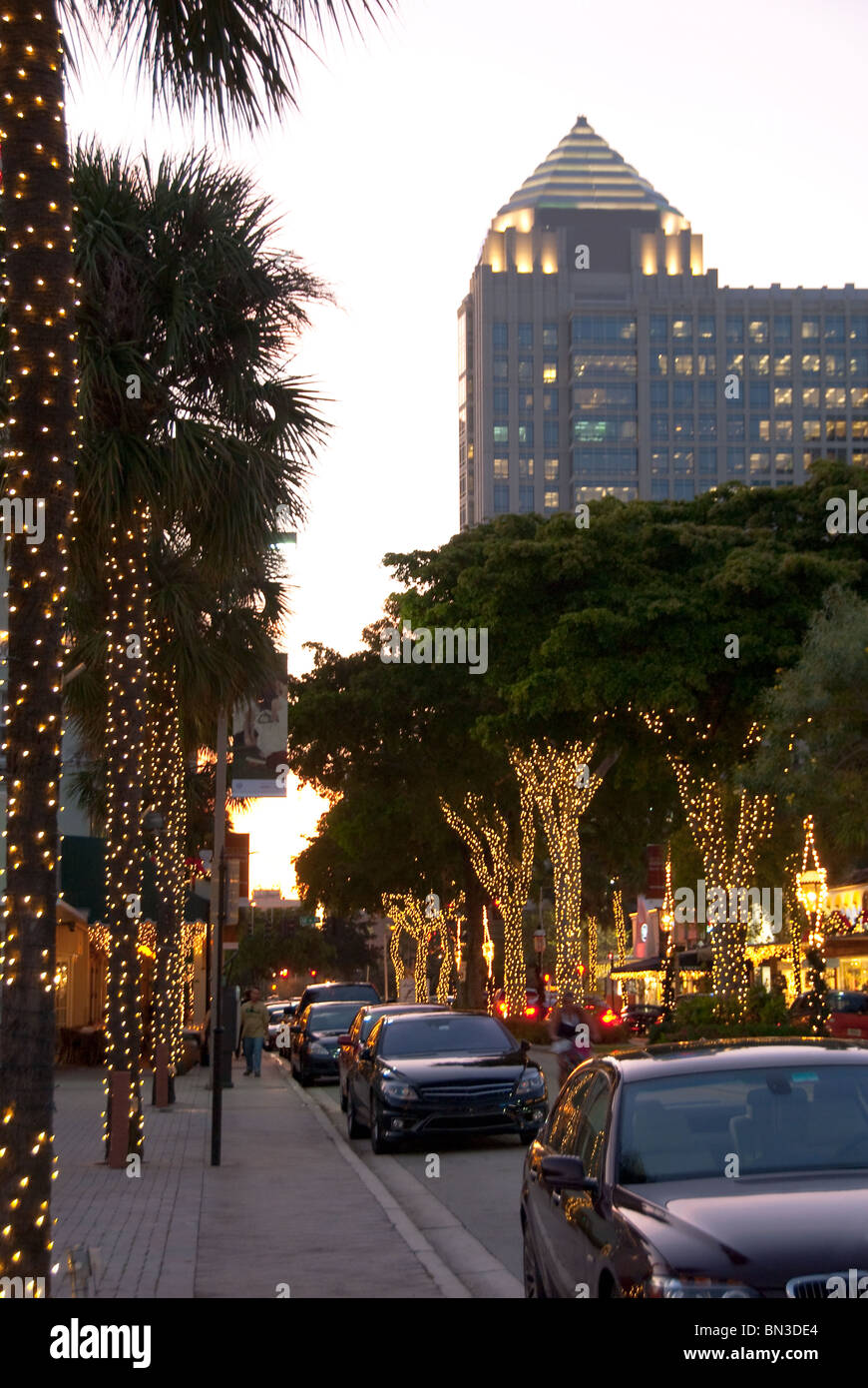 Luci di Natale e decorazioni su Las Olas Boulevard a Fort Lauderdale, Florida, Stati Uniti d'America Foto Stock