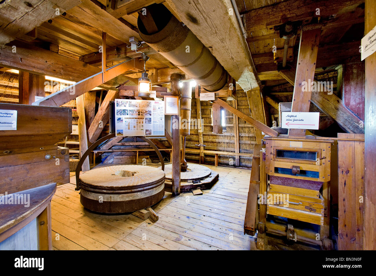 Interno di un mulino a vento, Amrum, Schleswig-Holstein, Germania Foto Stock